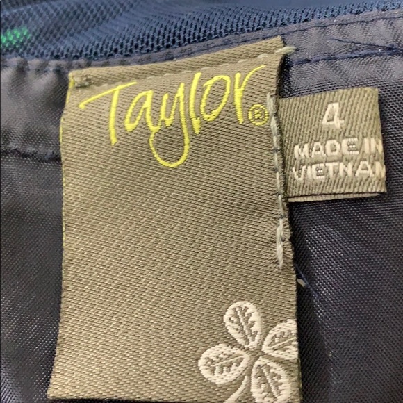 Taylor pleated A-line, mesh dress with pockets! - Picture 7 of 8